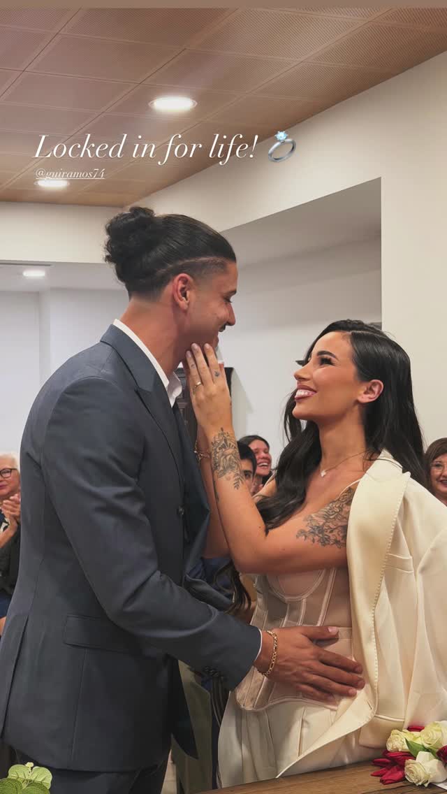 开云登录入口地址-恭喜❤️国安28岁外援拉莫斯与妻子完婚甜蜜拥吻，宝宝刚满6个月